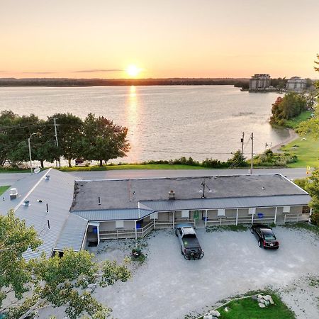 Lakeside Inn Орилия Екстериор снимка