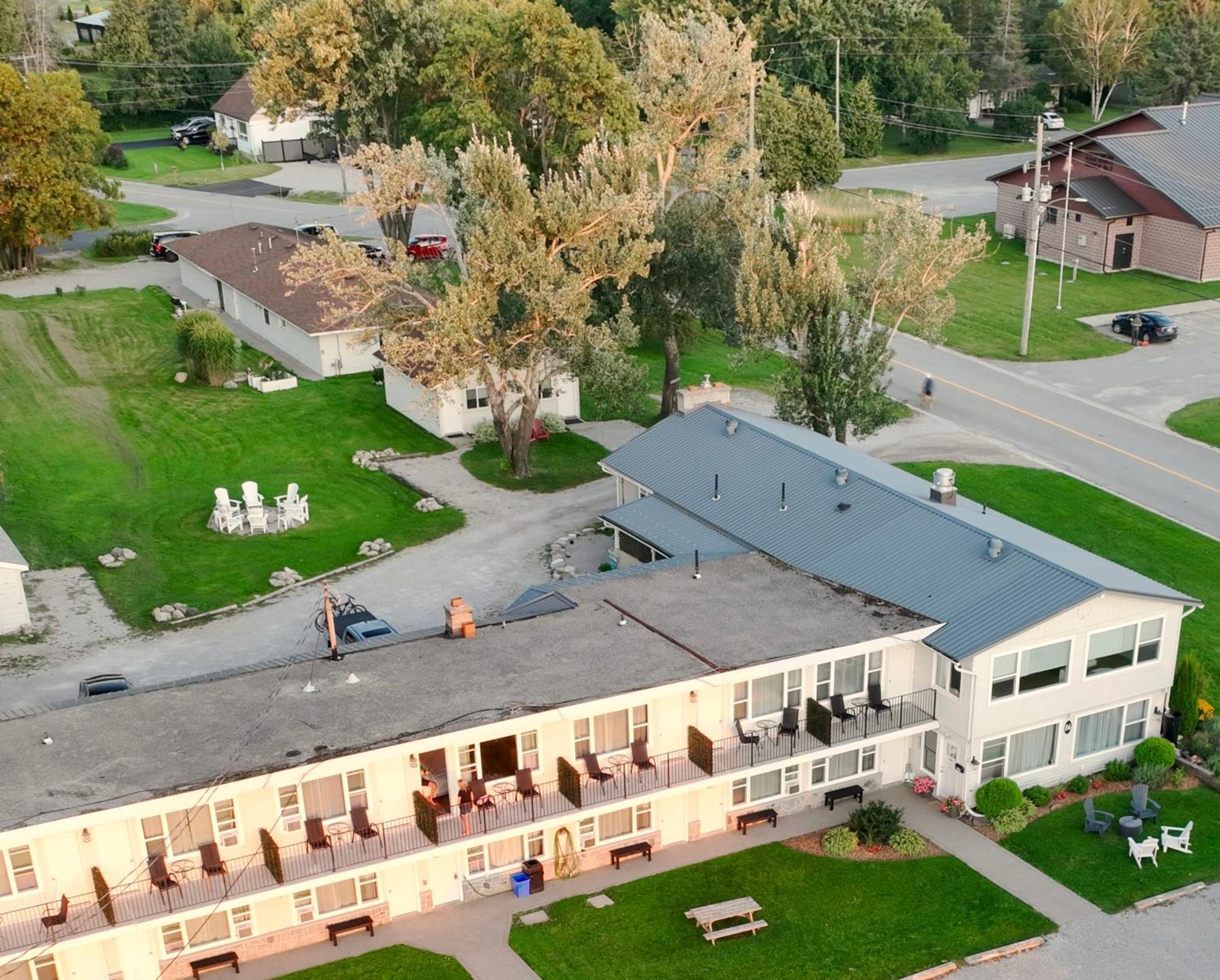 Lakeside Inn Орилия Екстериор снимка