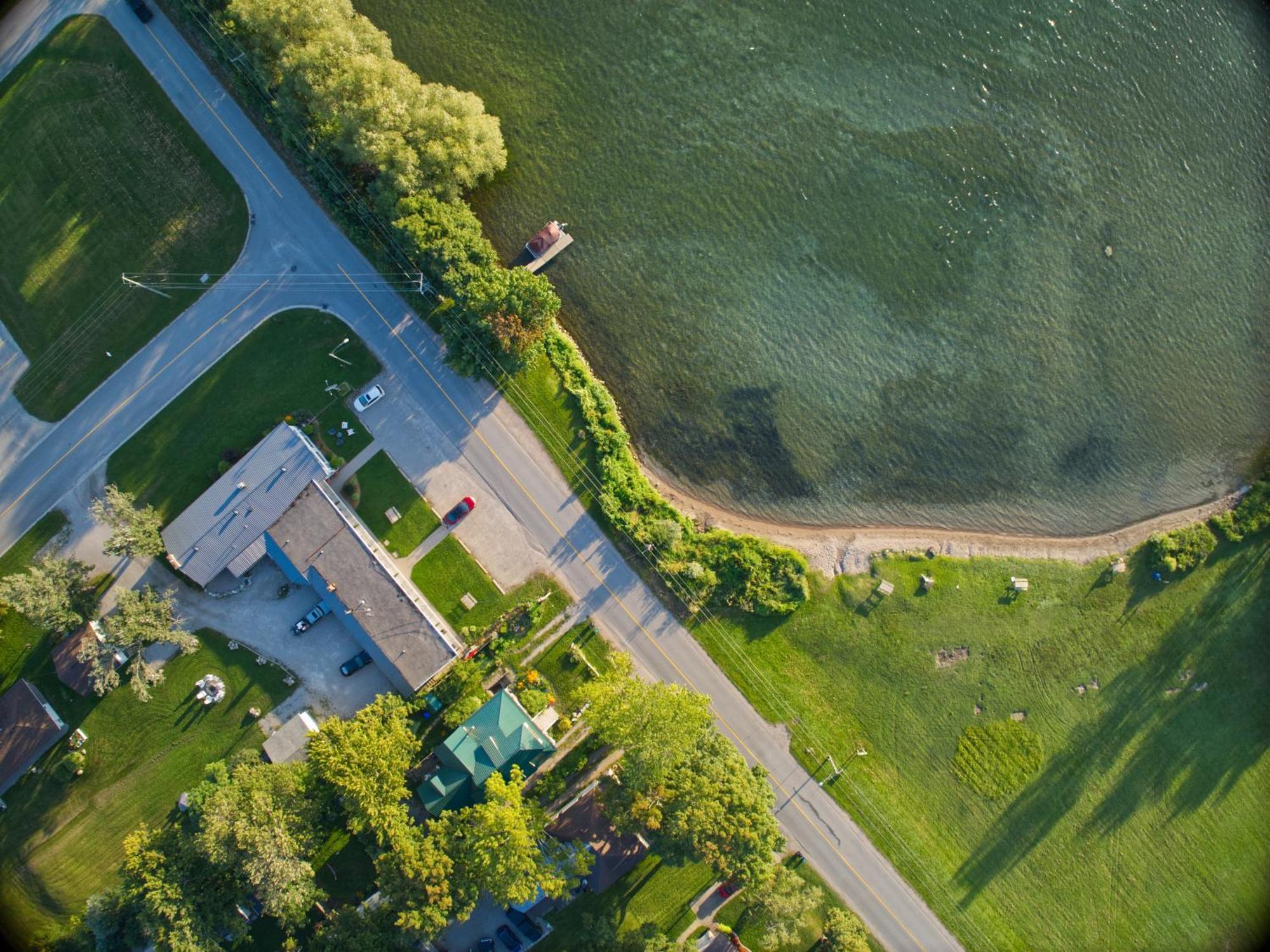 Lakeside Inn Орилия Екстериор снимка