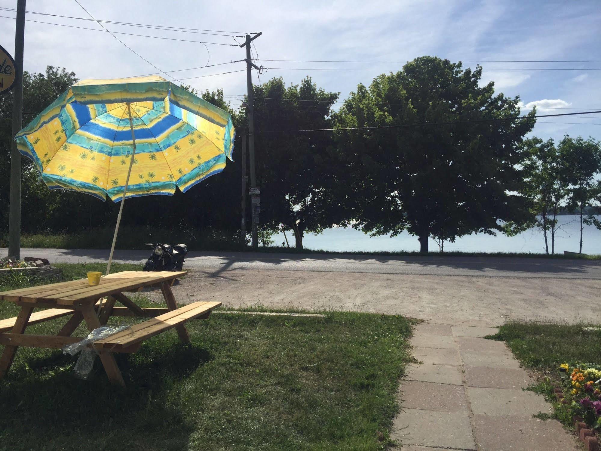 Lakeside Inn Орилия Екстериор снимка